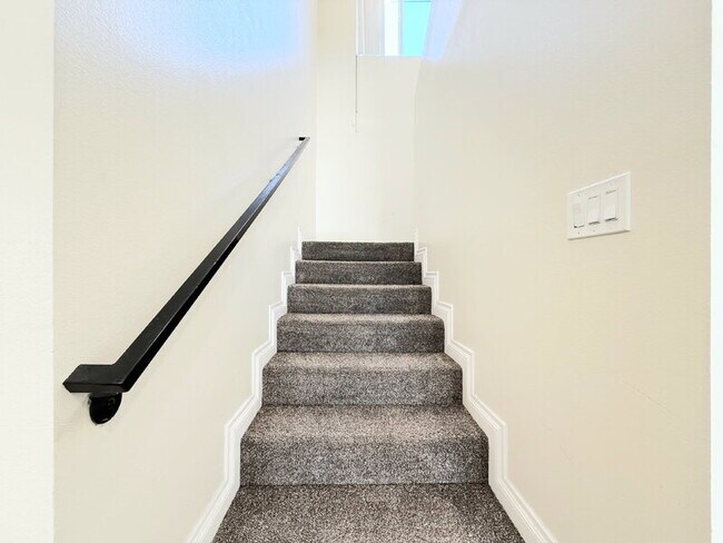 Building Photo - 116 W 50th St