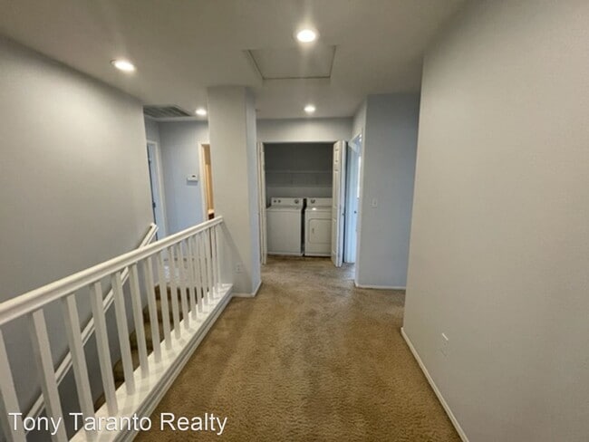 Building Photo - 5 br, 3.5 bath House - 5869 Baroque Gold C...