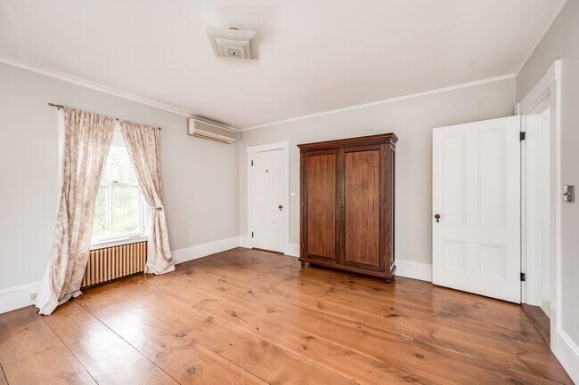 Building Photo - 110 Exeter Rd