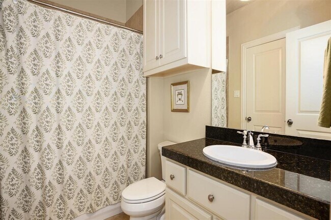 Building Photo - 2050 Palm Forest Ln