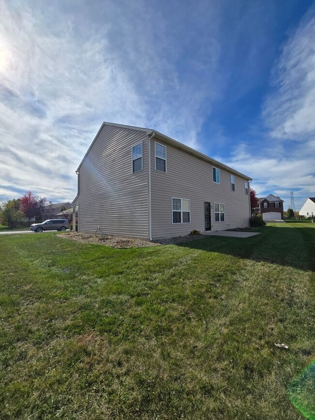 Building Photo - Newly Updated Four Bedroom Home located ne...