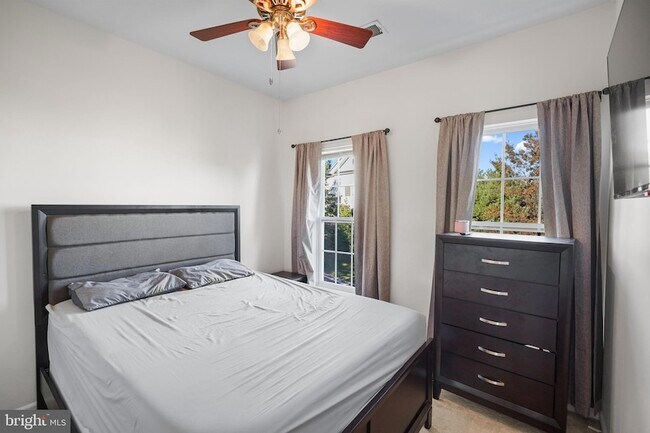 Building Photo - 12 Popes Creek Ln