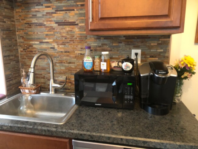 Building Photo - 228 Allen St