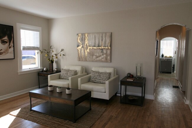 Building Photo - Cozy 2 bedroom brick home!!