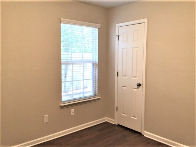 Building Photo - 113 Trickle Dr