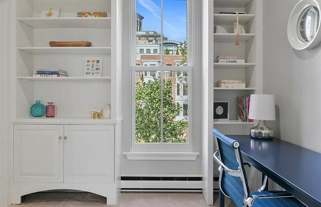 Building Photo - Elegant & Spacious Unit for Rent