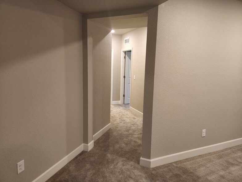 Building Photo - 3594 Silver Rock Cir