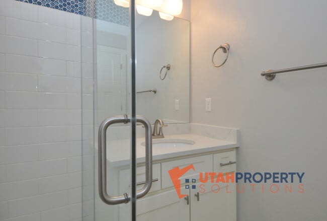 Building Photo - 330 E Sherman Ave