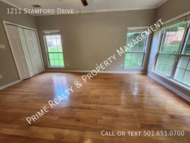 Building Photo - 1211 Stamford Dr