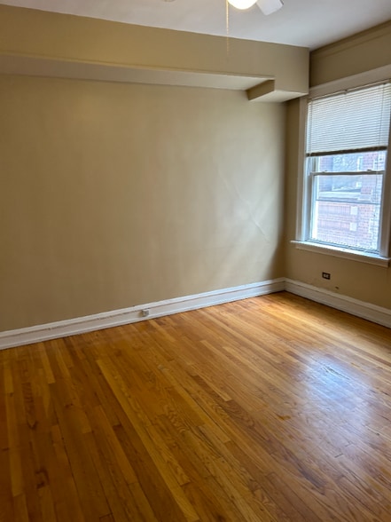 Building Photo - 6612 S Albany Ave