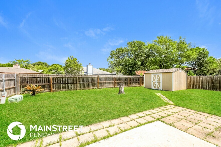 Building Photo - 9387 Valley Bend