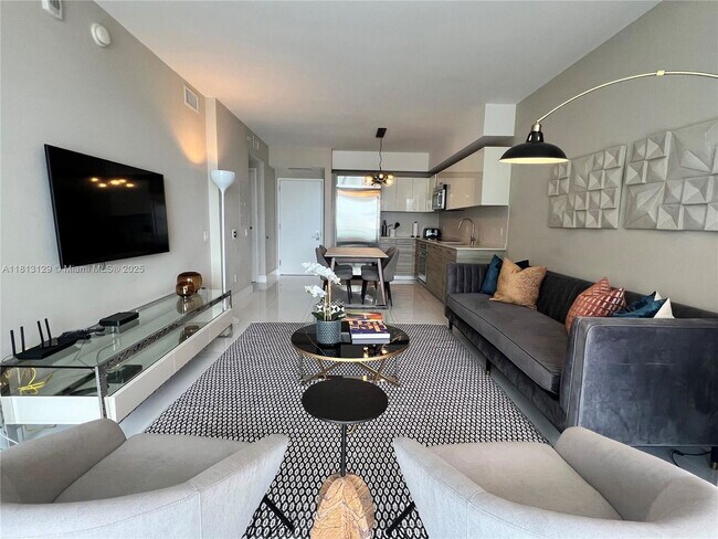 Building Photo - 1300 Brickell Bay Dr