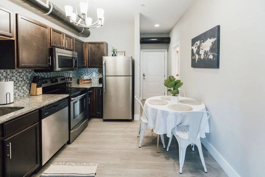 Building Photo - 202 E Main St