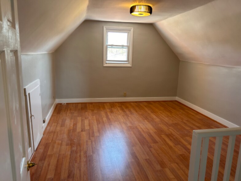 Building Photo - 115 3rd St