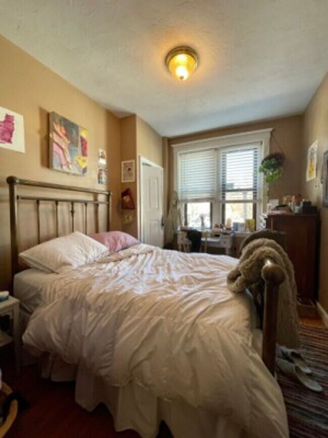 Building Photo - 5 Bed 2 Bath - Allston - 9/1
