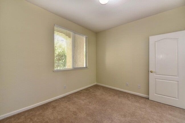 Building Photo - 1433 Taupin Ct