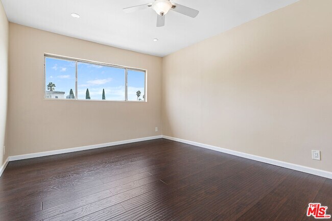 Building Photo - 5961 Chula Vista Way
