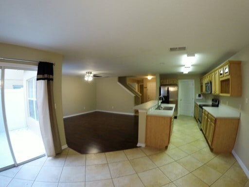 Building Photo - Avalon Park Spacious two story townhome