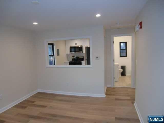 Building Photo - 482 Broad Ave