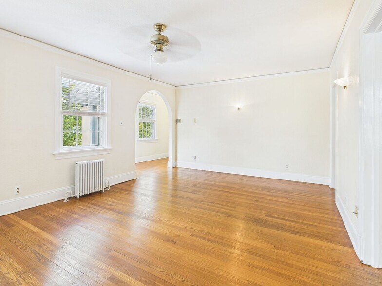 Building Photo - 2802 Dupont Cir