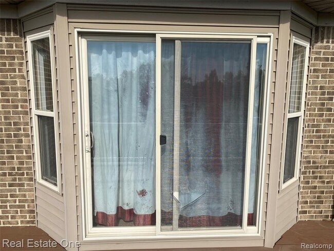 Building Photo - 39206 Silverthorne Bend