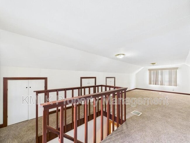 Building Photo - 975 Glenwood St NE