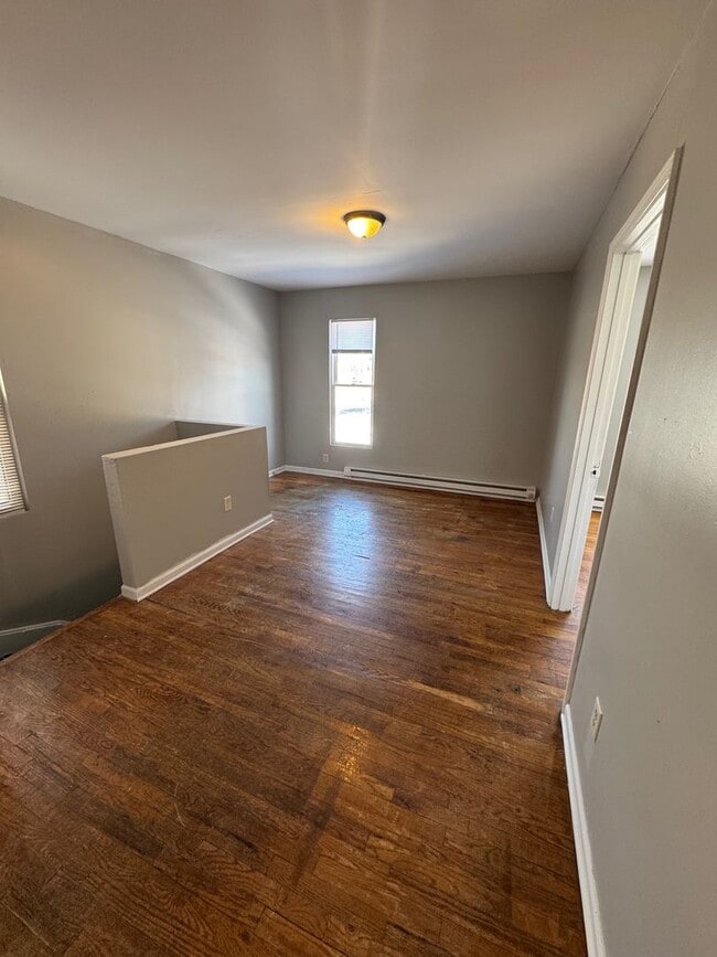 Building Photo - 305 S 4th St