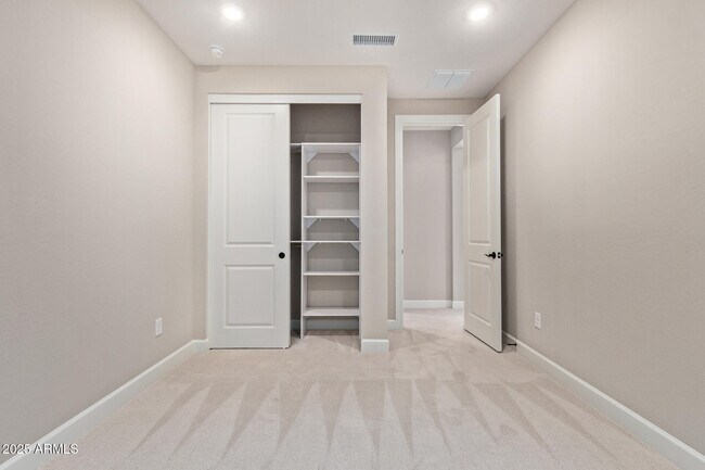 Building Photo - 2121 W Sonoran Desert Dr
