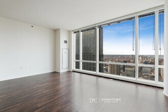 Building Photo - 203 N La Salle Dr