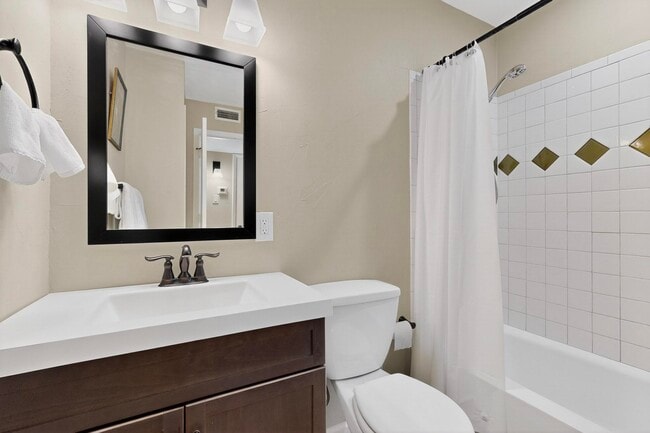 Building Photo - 1601 Pennsylvania St NE