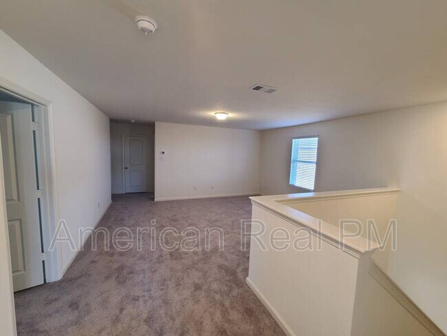 Building Photo - 301 Madison Way