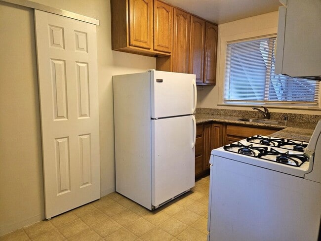 Building Photo - Downtown Palo Alto Living – 1 Bedroom Apartment Available March 4th.