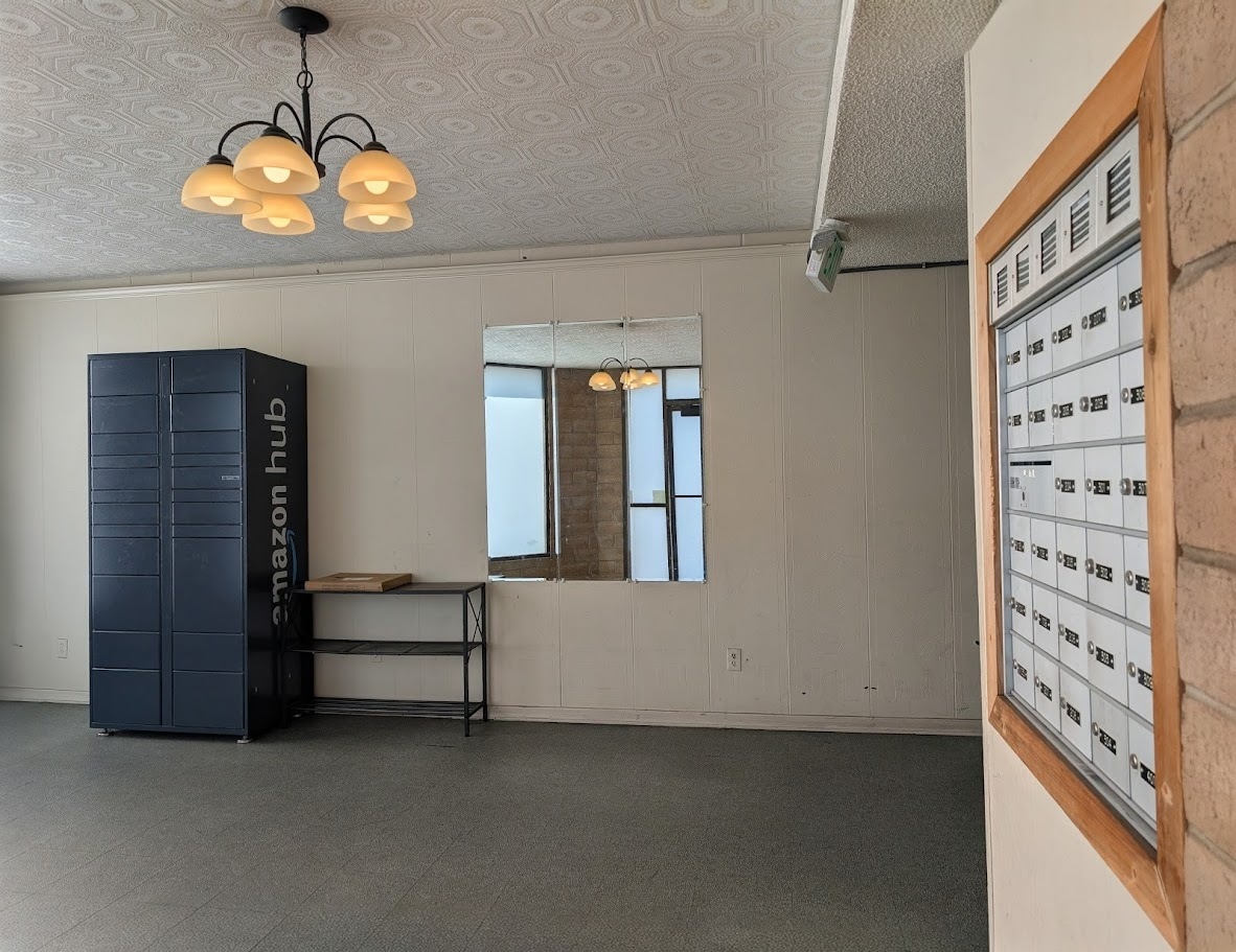 Lobby - 398 Parrott St