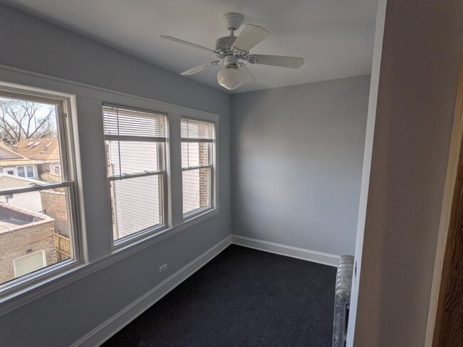 Building Photo - 2 bedroom in Chicago IL 60625