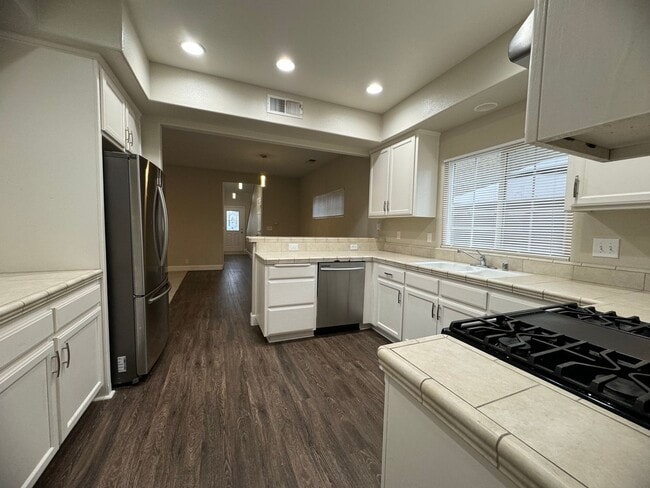 Building Photo - Available NOW - Stunning 3 Bed, 3 Bath Home in North Chico