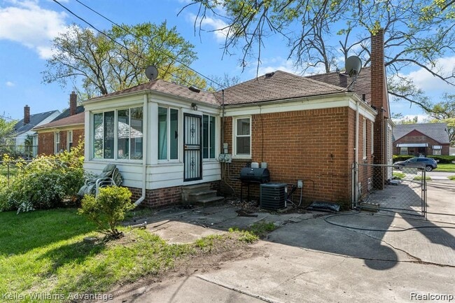 Building Photo - 20558 Oakfield Ave