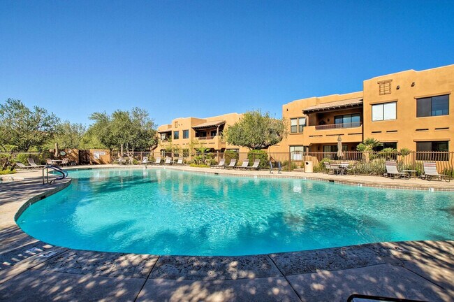 Building Photo - 13450 E Vía Linda