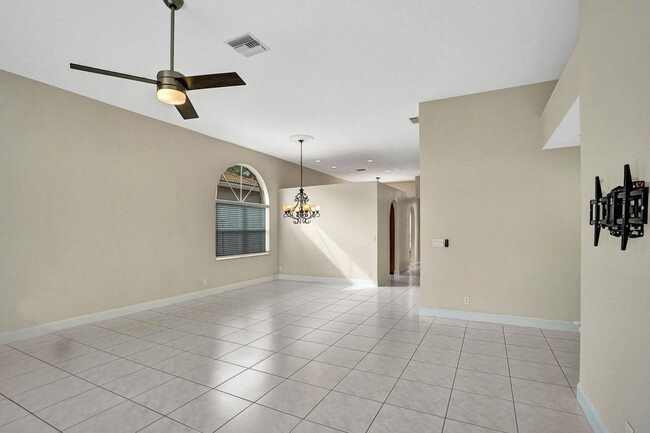 Building Photo - 16658 La Mesa Dr