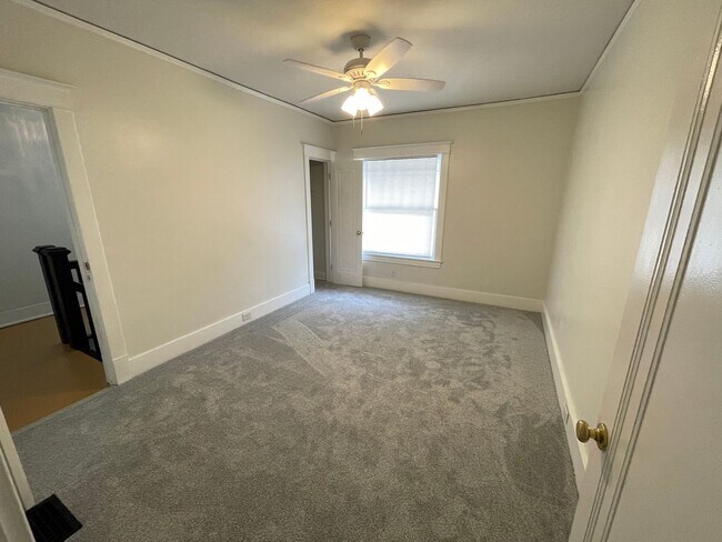 Building Photo - 1320-1322 Main Street Duplex