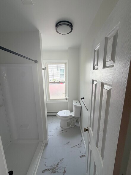 Building Photo - 37 Bowers St