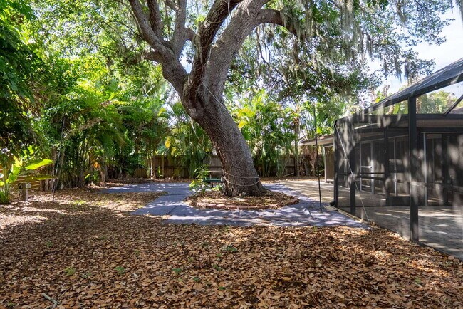 Building Photo - 3525 Riviera Dr