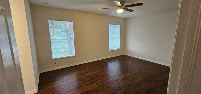 Building Photo - 1530 SW 19th Ave