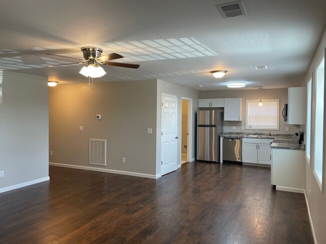 Building Photo - Unit for Rent