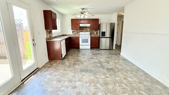Building Photo - 15251 Tyler Mill Dr
