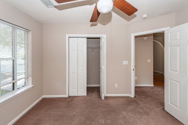 Building Photo - 3 Bedroom, 2 Bathroom Home in Whitehall - North Charleston