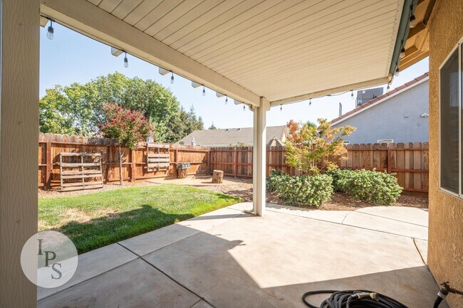 Building Photo - 753 Applegate Ave