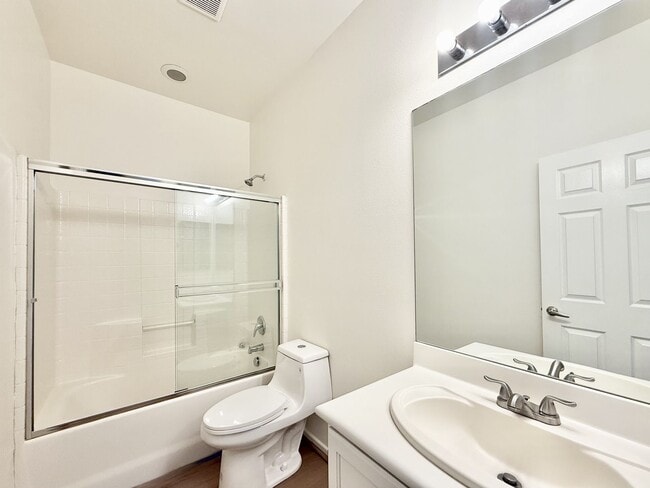 Building Photo - AVAILABLE NOW!! 3 Bedroom 2 Bathroom Home In Indio!!
