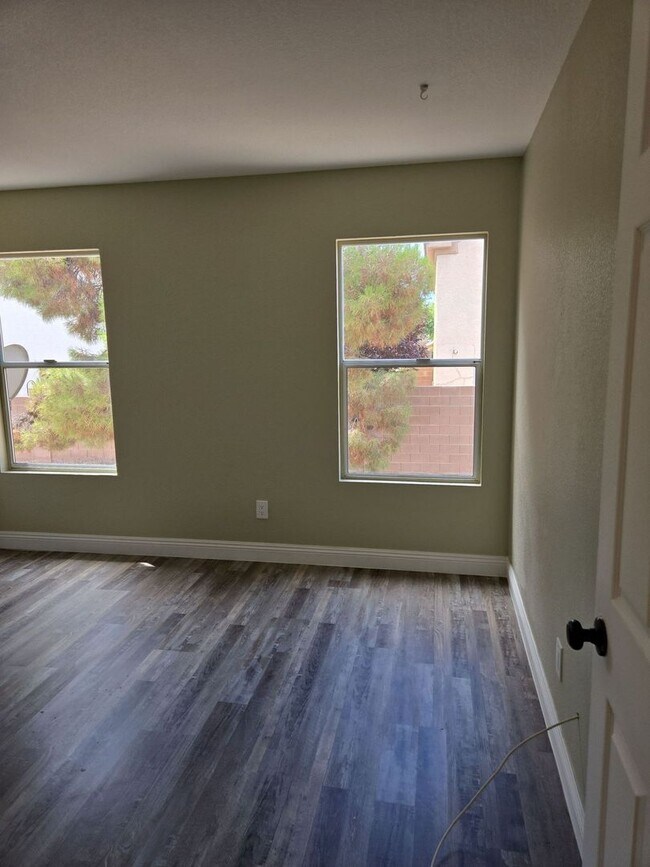 Building Photo - A Fabulous 4 Bedroom Home in Peccole Ranch