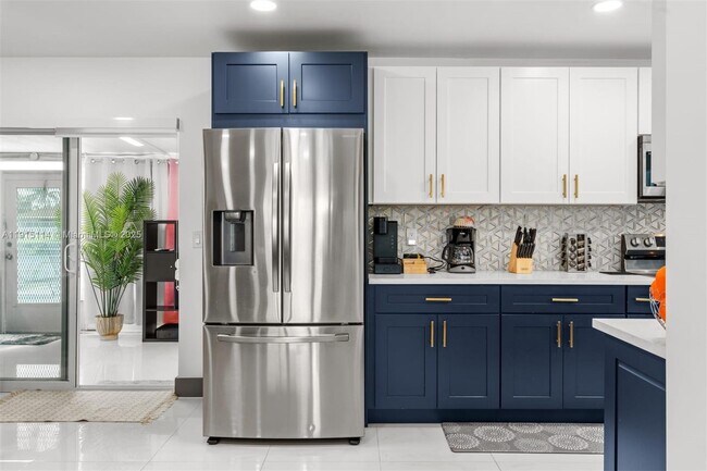 Building Photo - 390 NW 40th St