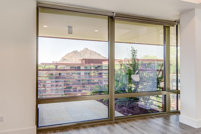 Building Photo - 7137 E Rancho Vista Dr